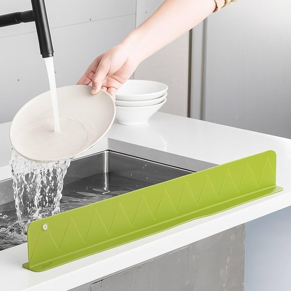 Silicone Sink Splash Guard With Suction – Flexible Water Splash Stopper for Kitchen & Bathroom Faucets, Countertops & Cleaning Protection (Random Color)